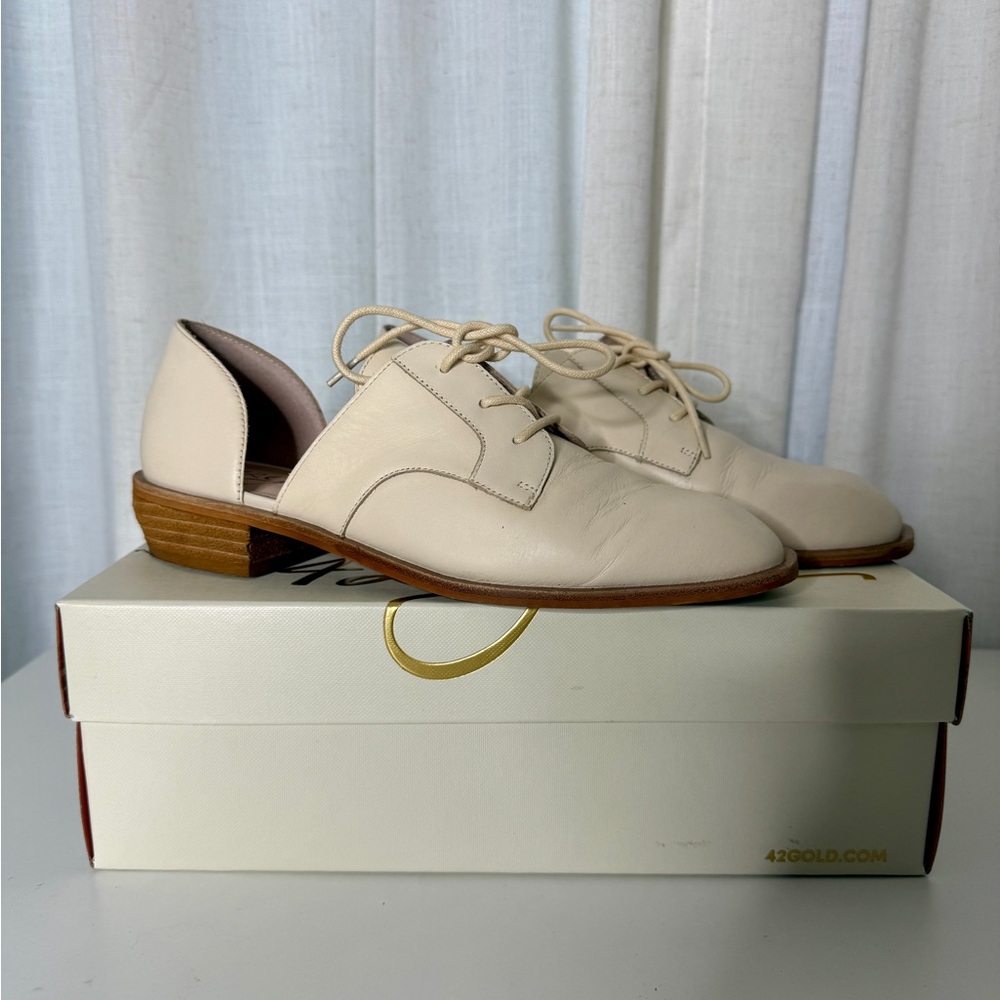 42 GOLD Women's Cream Lace-Up Flats